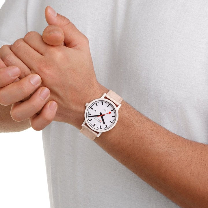 【NEW】エッセンス ソーラー 41mm ホワイト