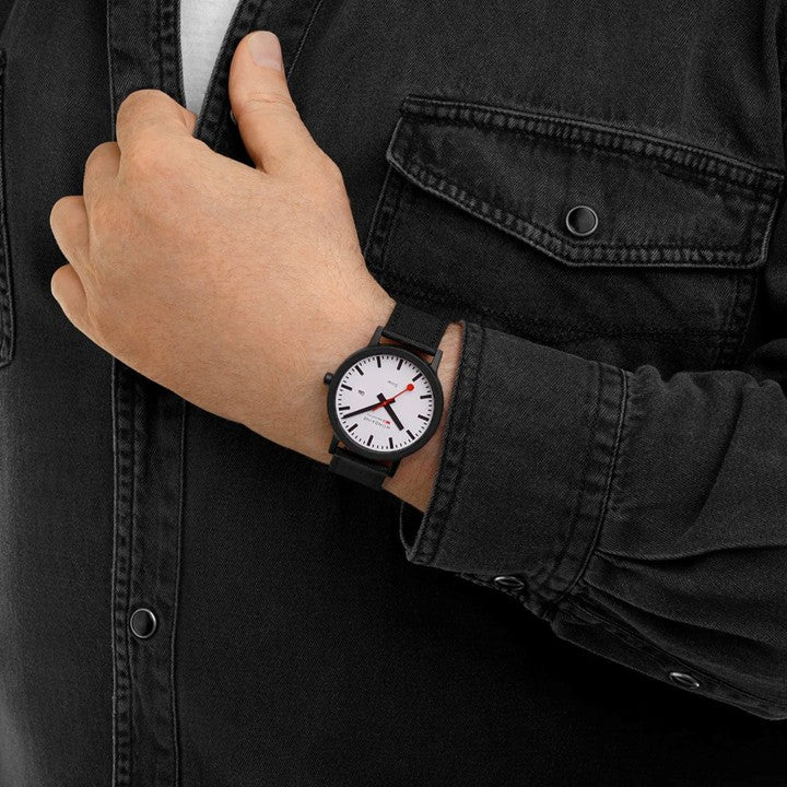 【NEW】エッセンス ソーラー 41mm ブラック