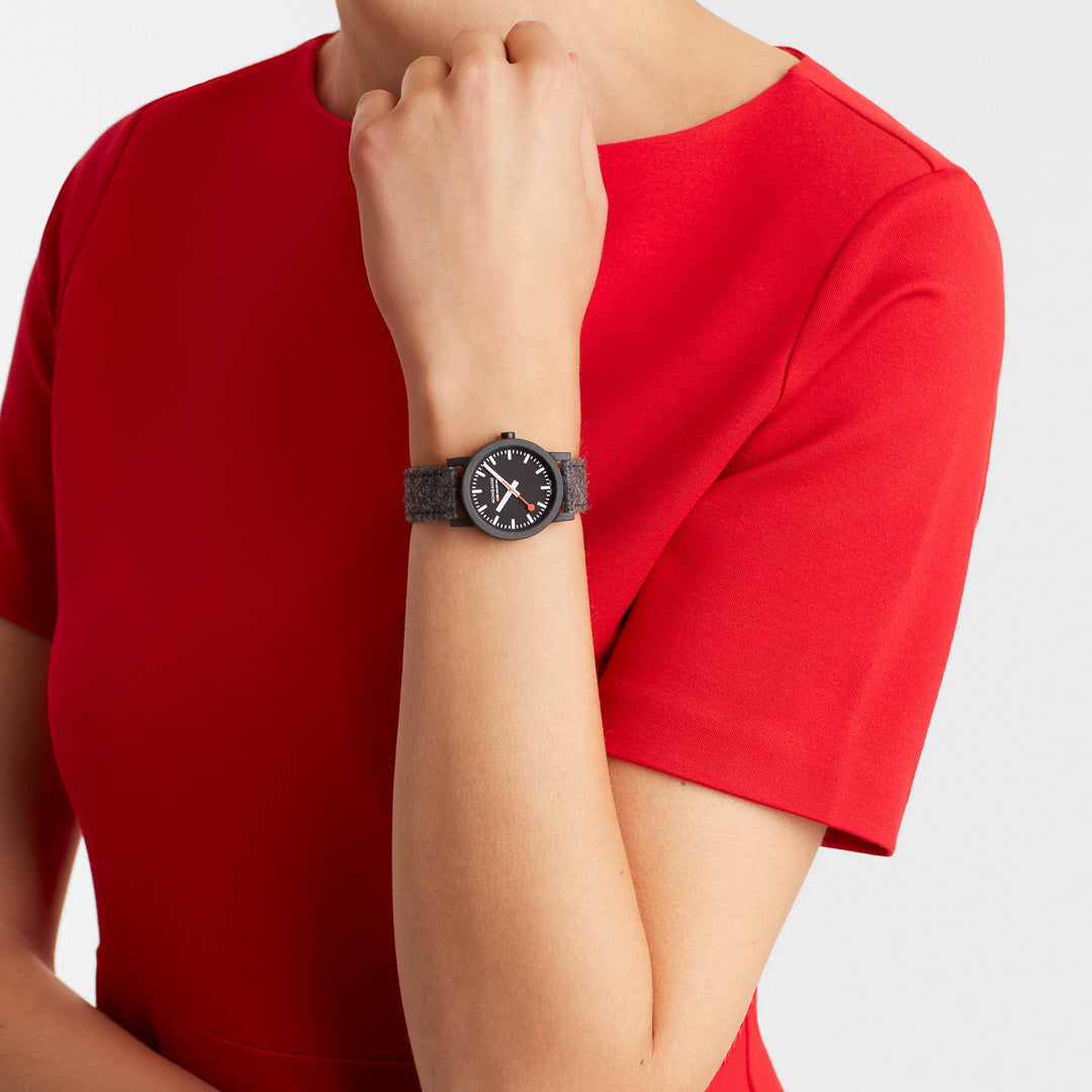 【SALE/ベルトセット】エッセンス 32mm フェルト ブラックダイヤル