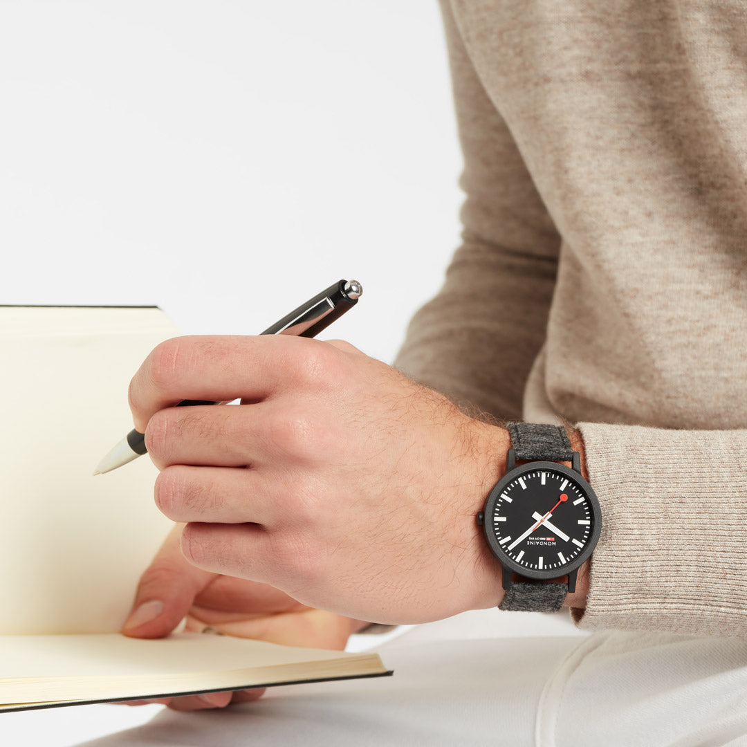 【SALE/ベルトセット】エッセンス 41mm ブラックダイヤル フェルト