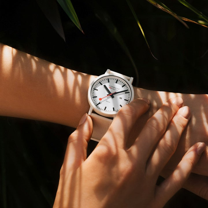 NEW】エッセンス ソーラー 41mm ホワイト – MONDAINE JAPAN ONLINE STORE