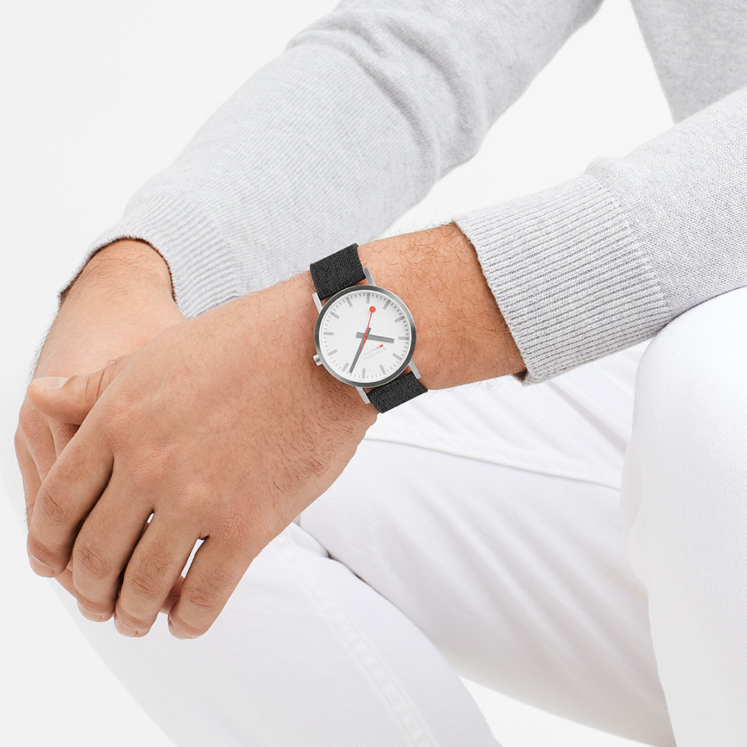 mondaine classic seasonal black 40mm