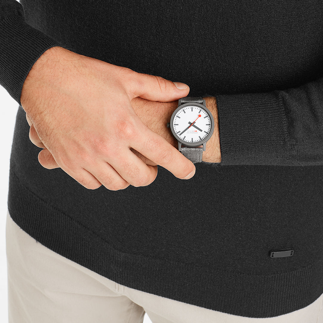 エッセンス 41mm ダークグレー ホワイトダイヤル