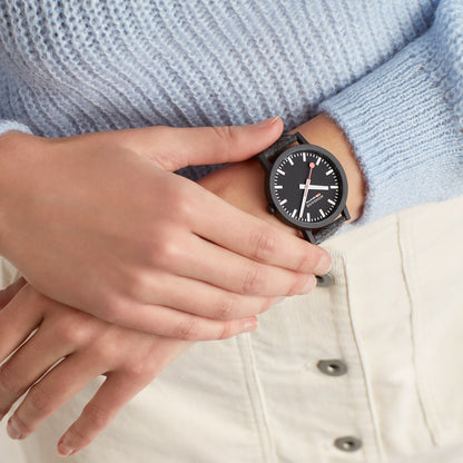 【SALE／ベルトセット】エッセンス 41mm ブラックダイヤル フェルト